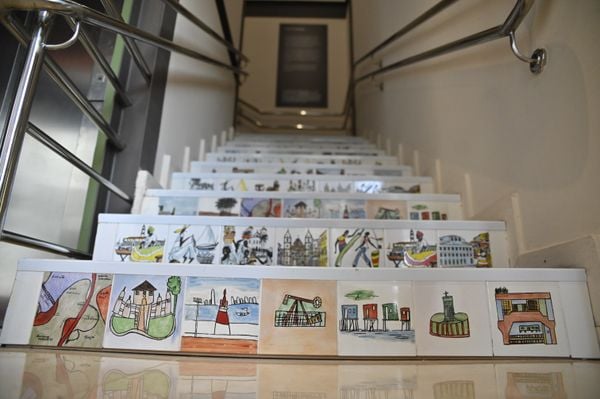 Azulejos dos degraus trazem a arte de Prentice e Zé Eduardo