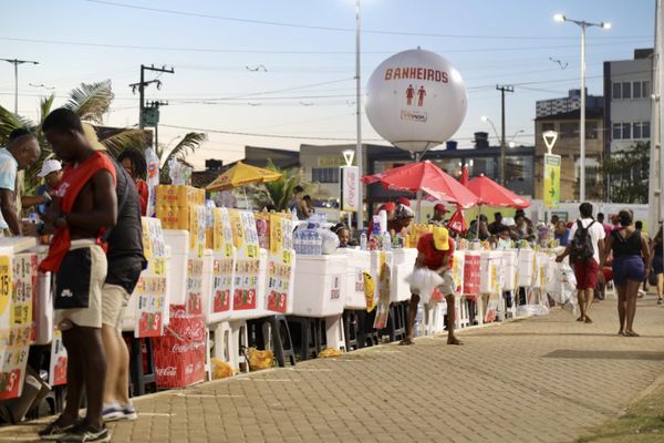 Prefeitura capacita ambulantes credenciados para Festa de Iemanjá e Carnaval 