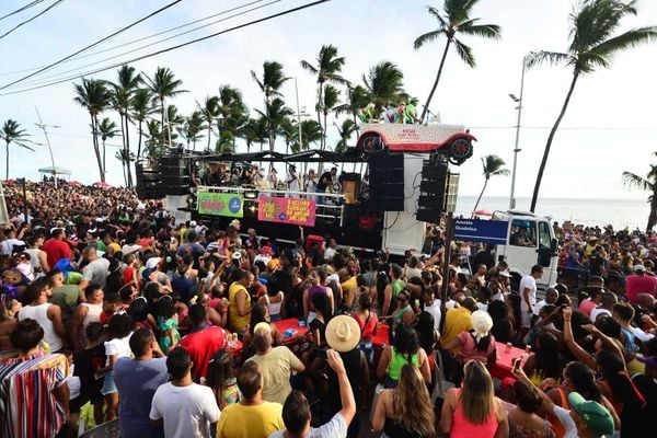 A partir de 1º de fevereiro, com a Lavagem de Itapuã, baianos e turistas iniciam uma verdadeira maratona, com praticamente duas semanas seguidas de festas por a