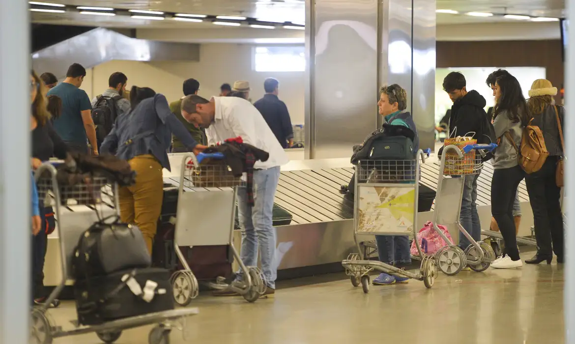 Câmara não aceitará cobrança por mala de mão em voos: 'é abuso" por José Cruz/Agência Brasil