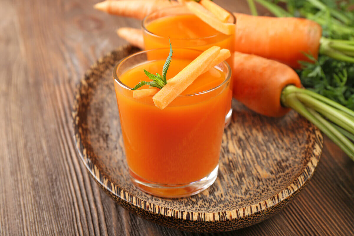 [Edicase]Suco de cenoura, laranja e mel (Imagem: Africa Studio |  Shutterstock)
 por  