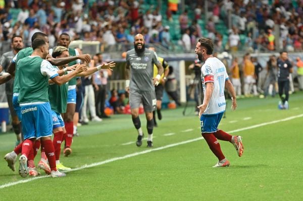 Everton Ribeiro comemora gol que abriu o triunfo do Bahia sobre o Barcelona  por Paula Fróes/CORREIO