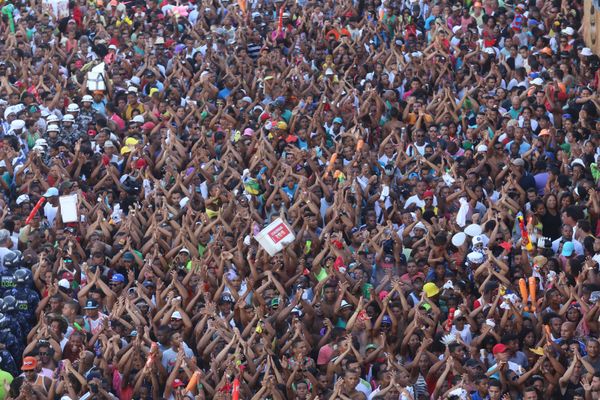 Multidão curte o Carnaval de Salvador