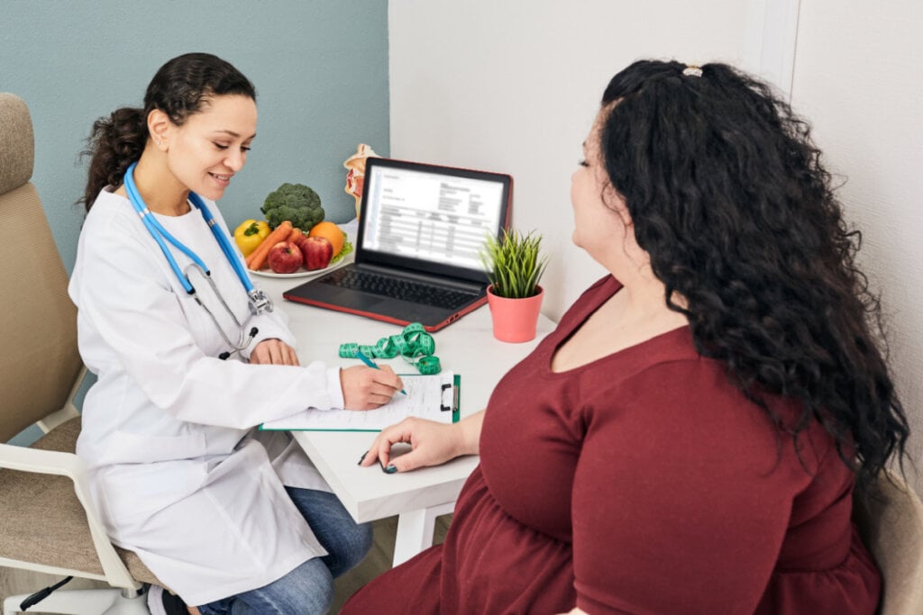 [Edicase]O cuidado com a alimentação é importante para o tratamento e prevenção da obesidade (Imagem: Peakstock | Shutterstock) por  