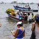 Imagem - Turistas aproveitam a estadia em Salvador para conhecer a festa de Iemanjá
