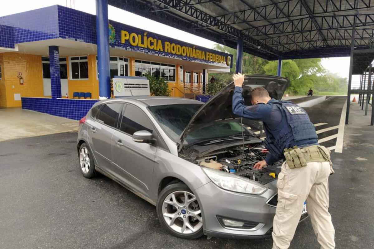 A Polícia Rodoviária Federal (PRF) recuperou um Ford/Focus com restrição de roubo em Vitória da Conquista