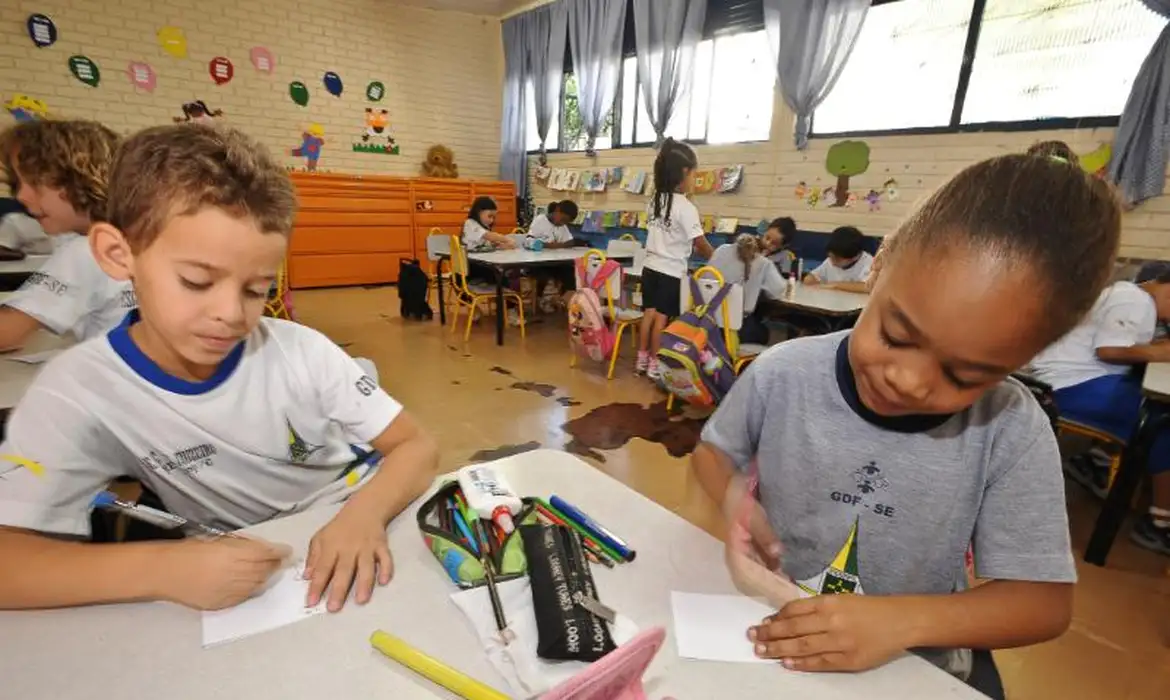 MEC oficializa reajuste de 3,6% no piso salarial de professores