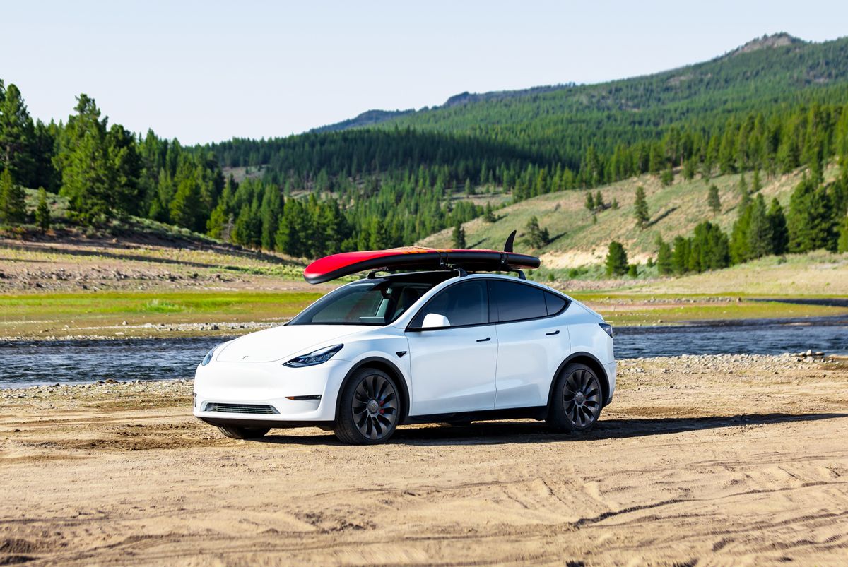 O Tesla Model Y, carro movido a bateria, foi o veículo mais vendido no mundo em 2023