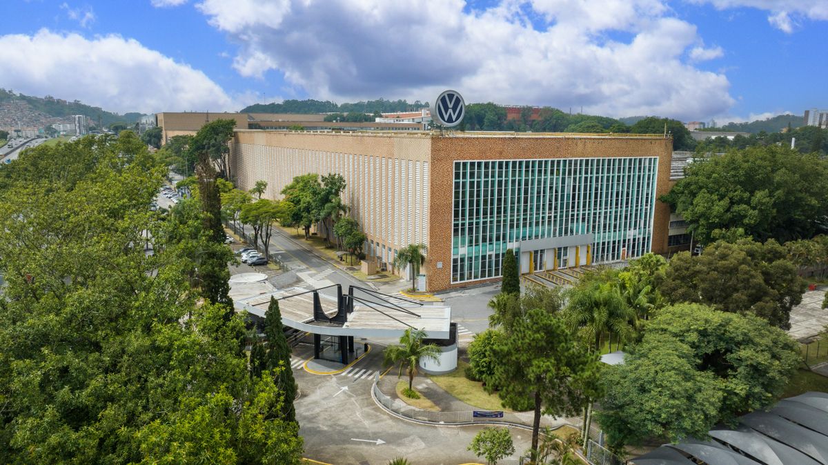 Entre as novidades estão uma picape inédita e um veículo híbrido