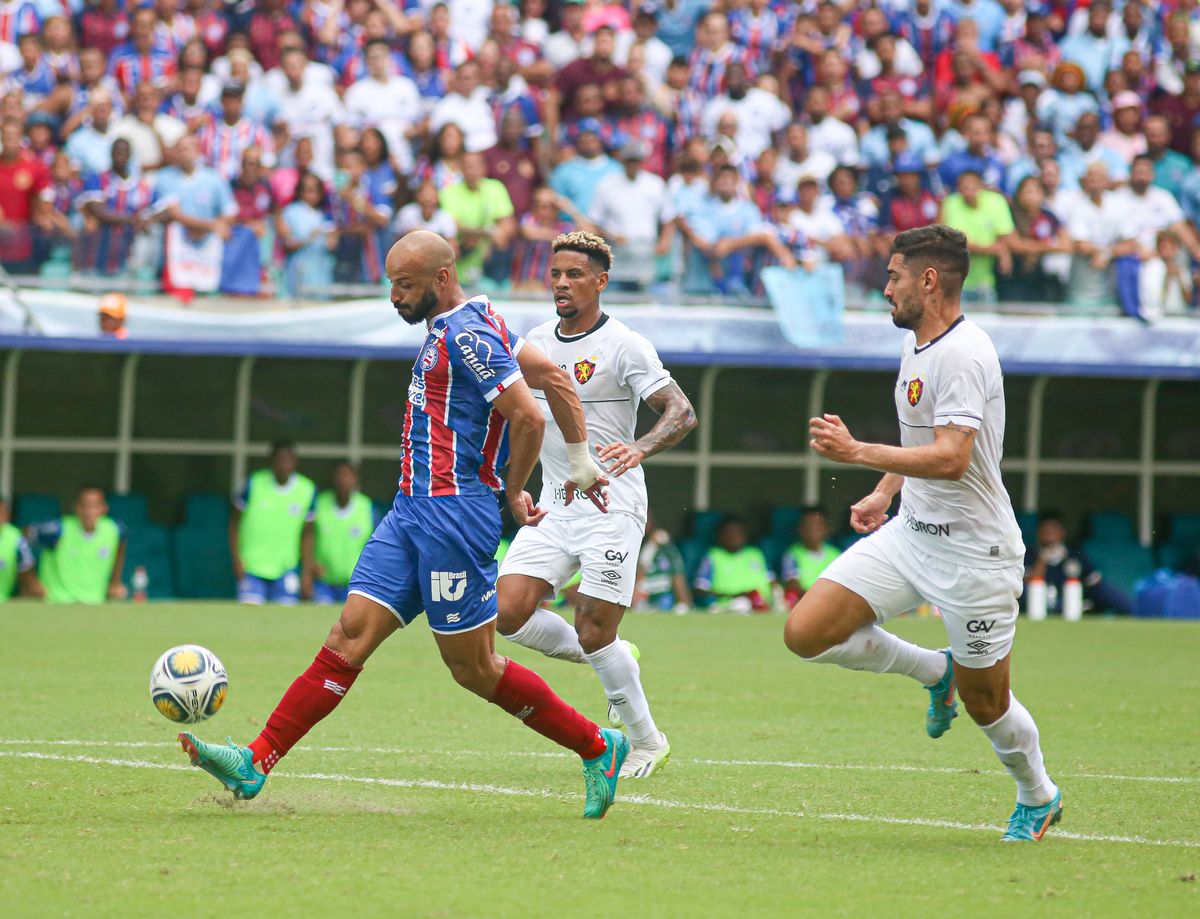 Thaciano abriu o placar para o tricolor na Fonte Nova