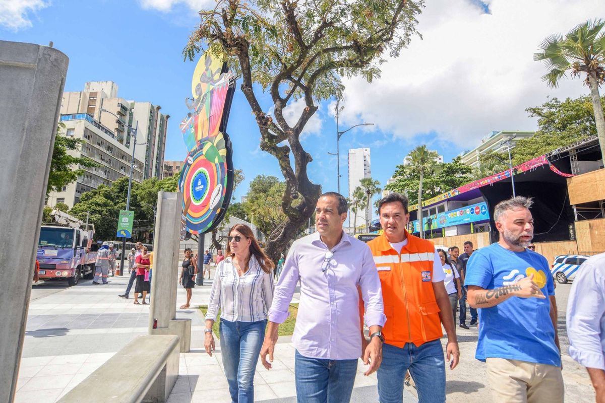 Bruno Reis e secretários municipais vistoriam montagem de estruturas do Carnaval