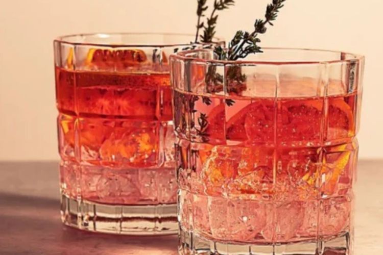 Empresa criou a Sentia, bebida sem álcool, mas que 