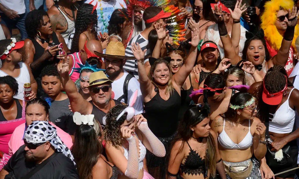 Jornal Correio | Assédio sexual no carnaval ainda é realidade e temor de  brasileiras