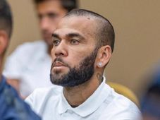 Imagem - Último clube de Daniel Alves cobra R$ 29 milhões do ex-jogador por quebra de contrato