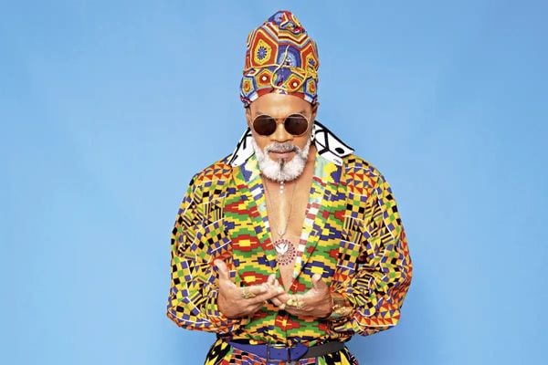 Carlinhos Brown está completando 45 anos de carreira por divulgação