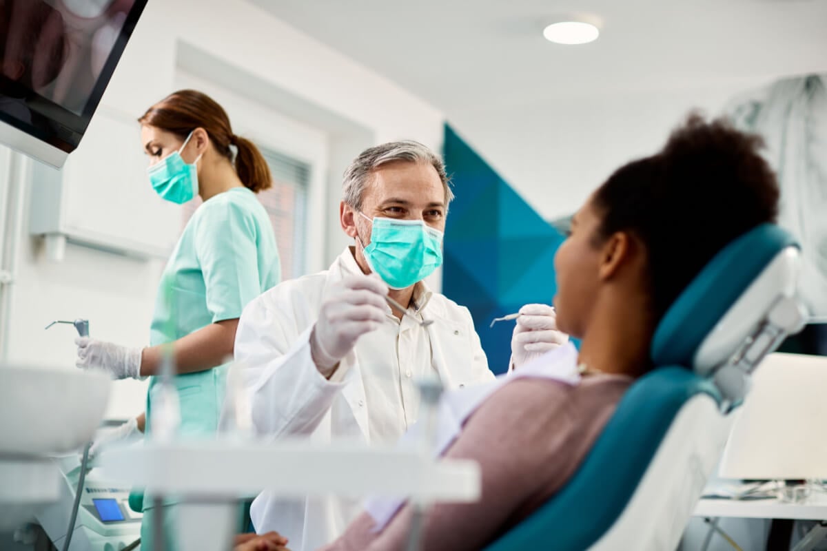 [Edicase]A manutenção de uma boa saúde bucal é crucial para pessoas com HIV (Imagem: True Touch Lifestyle | Shutterstock) por  