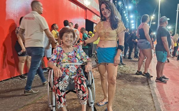 Dona Hilda Bittencourt, de 84 anos, curtiu a pipoca de Daniela Mercury ao lado da filha, Mirian