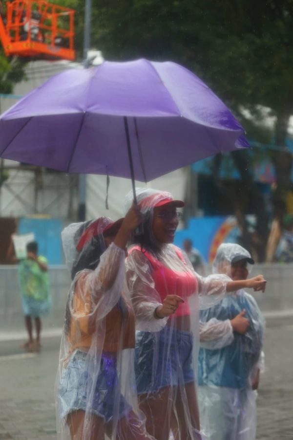 Sexta-feira começou com chuva em Salvador