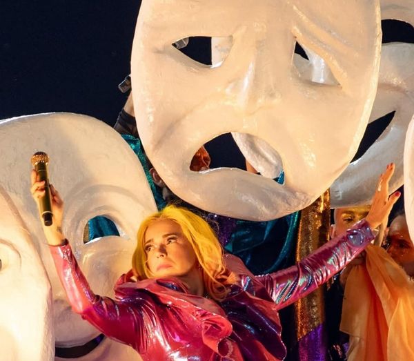 Daniela Mercury como a Rainha Louca, no Carnaval de Salvador