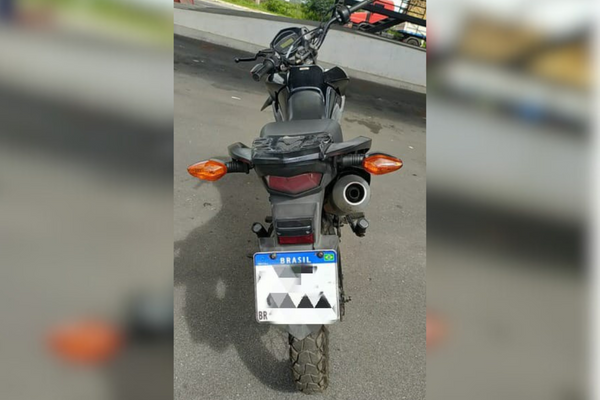 A motocicleta original possuía registro de furto no município de São Paulo (SP)