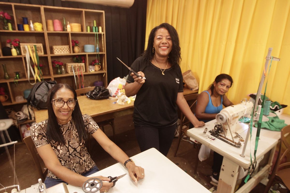 Sheila (meio) diz que já lucrou mais de R$15 mil com o Carnaval