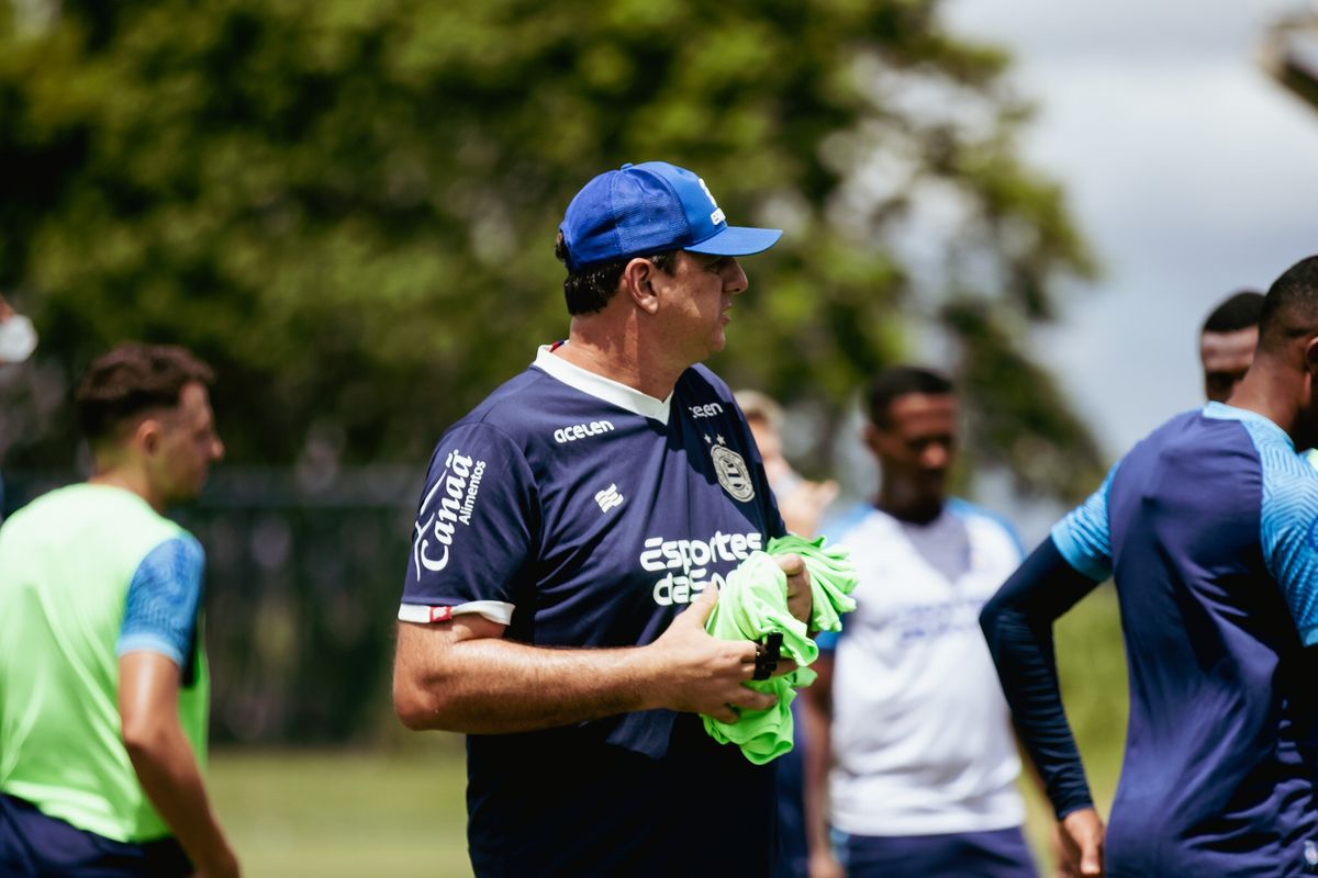 Técnico Rogério Ceni tem a missão de fazer o Bahia voltar a vencer na Copa do Nordeste