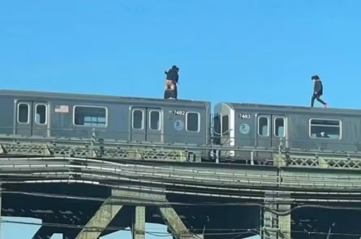 Jornal Correio | Casal é flagrado transando em cima de trem em movimento em  Nova York