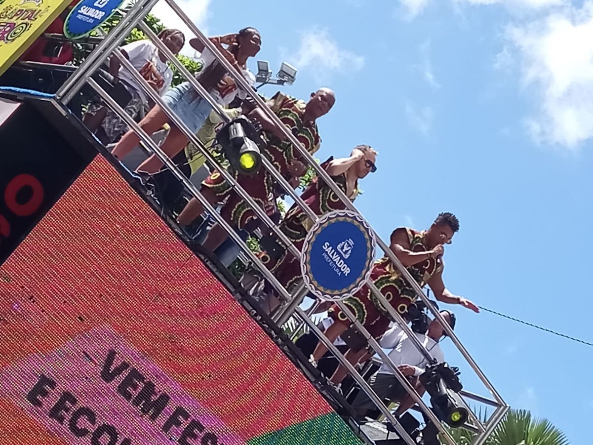 Escola Libra Mais foi responsável pela tradução em libras durante o desfile do Bloco Olodum 