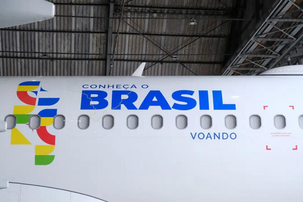 Aeronave com a marca da iniciativa Conheça o Brasil Voando