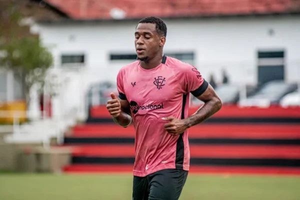 Dudu está suspenso contra o Atlético de Alagoinhas