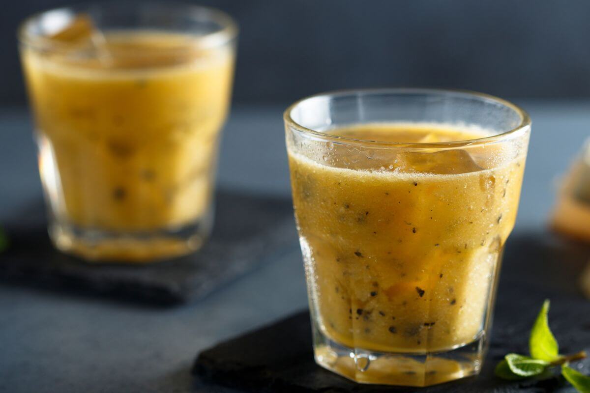[Edicase]Suco para aumentar a imunidade (Imagem: MariaKovaleva | Shutterstock) por  