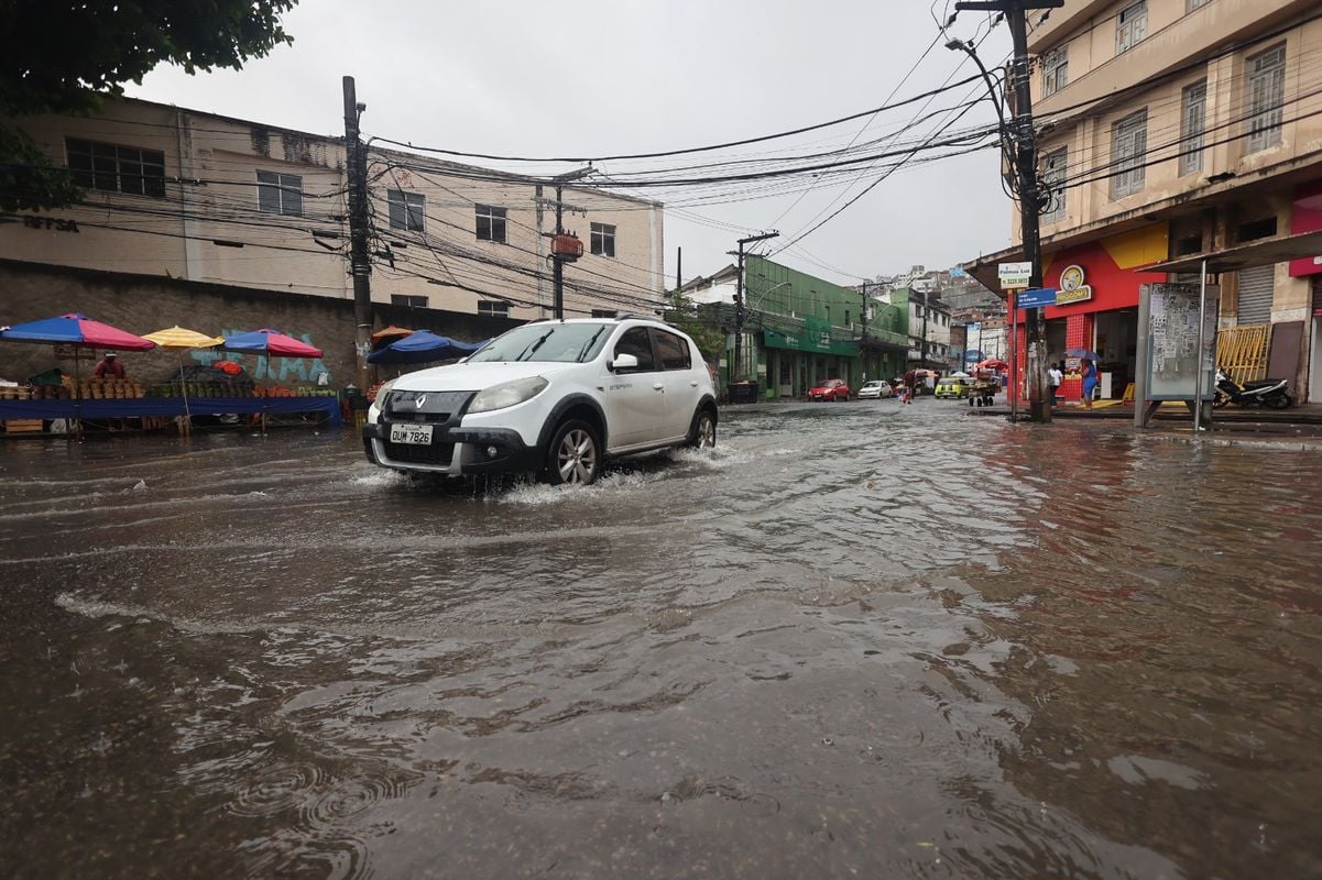 Chuva em Salvador por Marina Silva/CORREIO