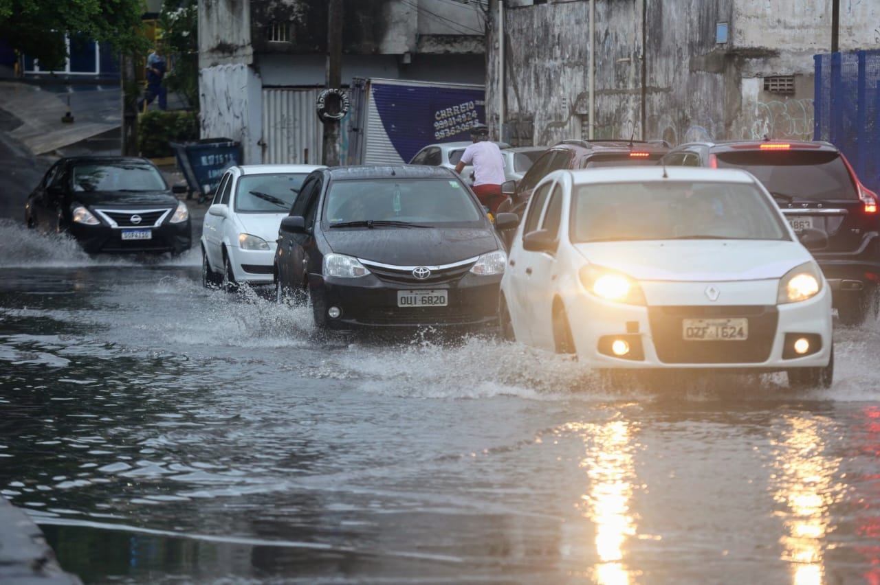 Chuva em Salvador por Marina Silva/CORREIO