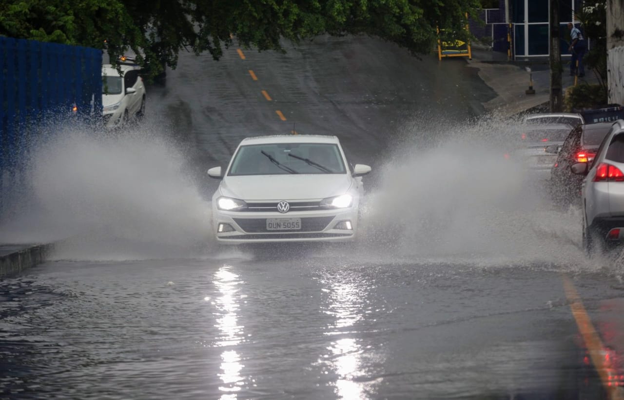 Chuva em Salvador por Marina Silva/CORREIO