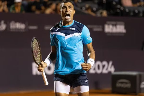 Thiago Monteiro comemora durante jogo contra Felipe Meligeni no Rio Open