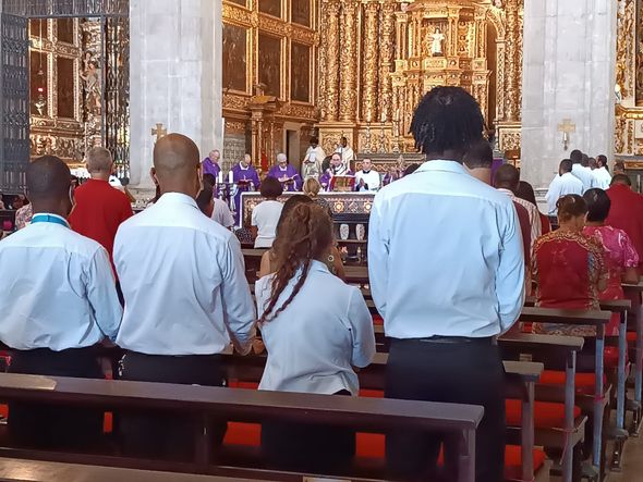 Imagem - Fiéis vão à missa em Salvador pelos 473 anos da primeira Diocese do Brasil