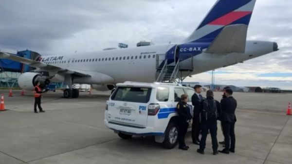  Turista morre ao lado da esposa durante voo no Chile