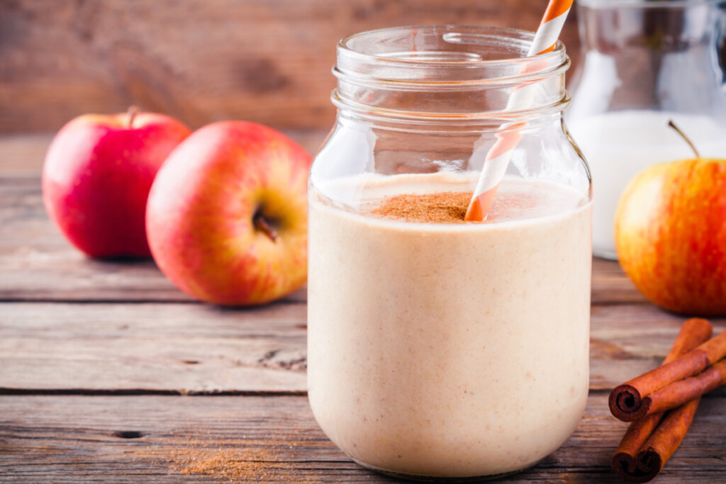 [Edicase]Vitamina de maçã com canela (Imagem: blx | Shutterstock) por  
