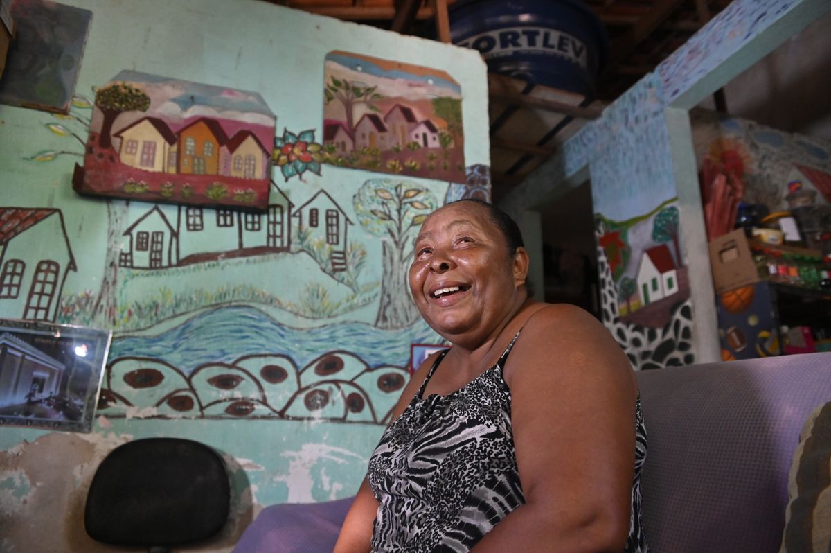 Dona Antônia Simões Santos e suas paredes artísticas