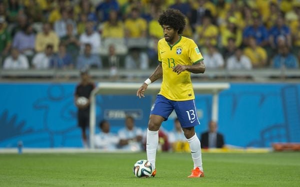 Dante em ação pela Seleção Brasileira durante a Copa do Mundo de 2014