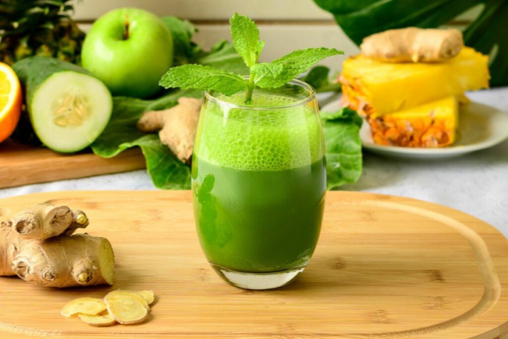 [Edicase]Suco verde (Imagem: Edson de Souza Nascimento | Shutterstock) por  
