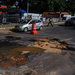 Imagem - Seis bairros têm abastecimento de água interrompido após tubulação  romper em Itapuã