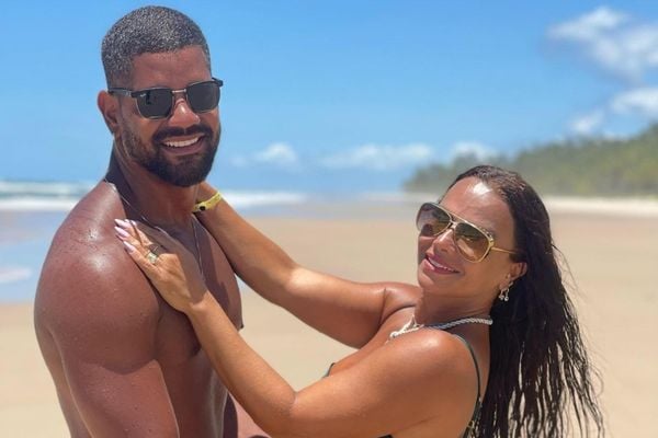 Viviane Araújo compartilhou novas imagens de suas férias no sul da Bahia