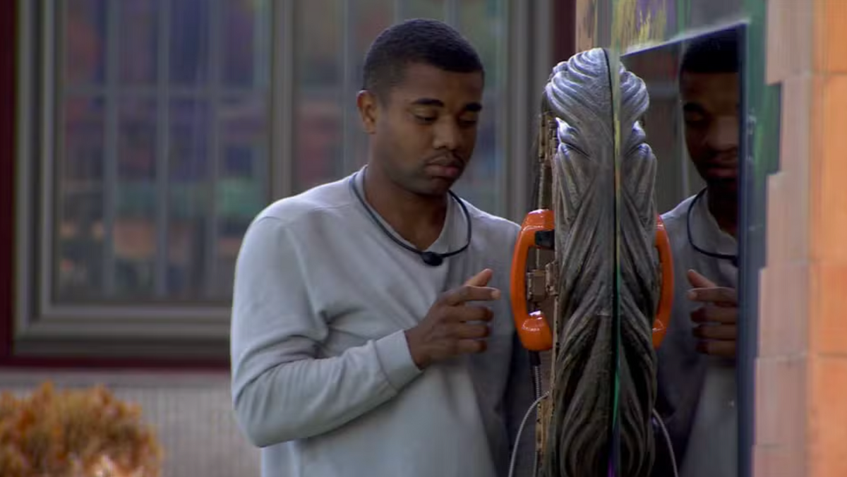Davi atende o Big Fone