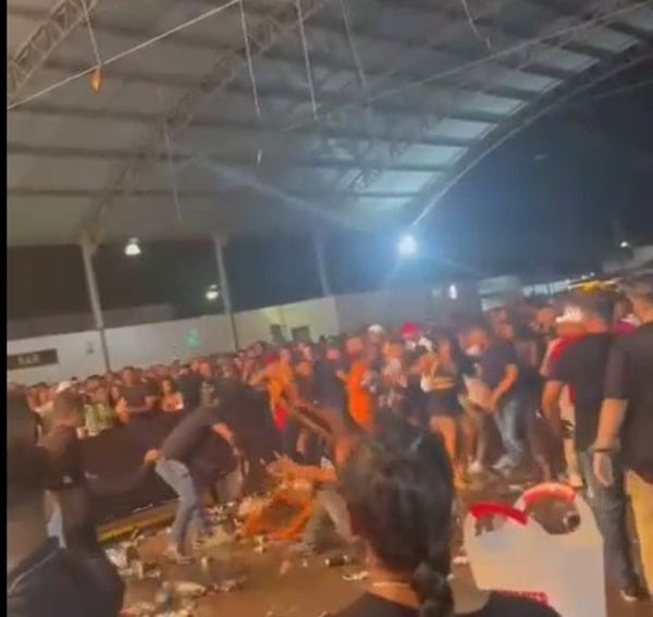 Homem morre e outros dois são baleados em saída de festa na Bahia