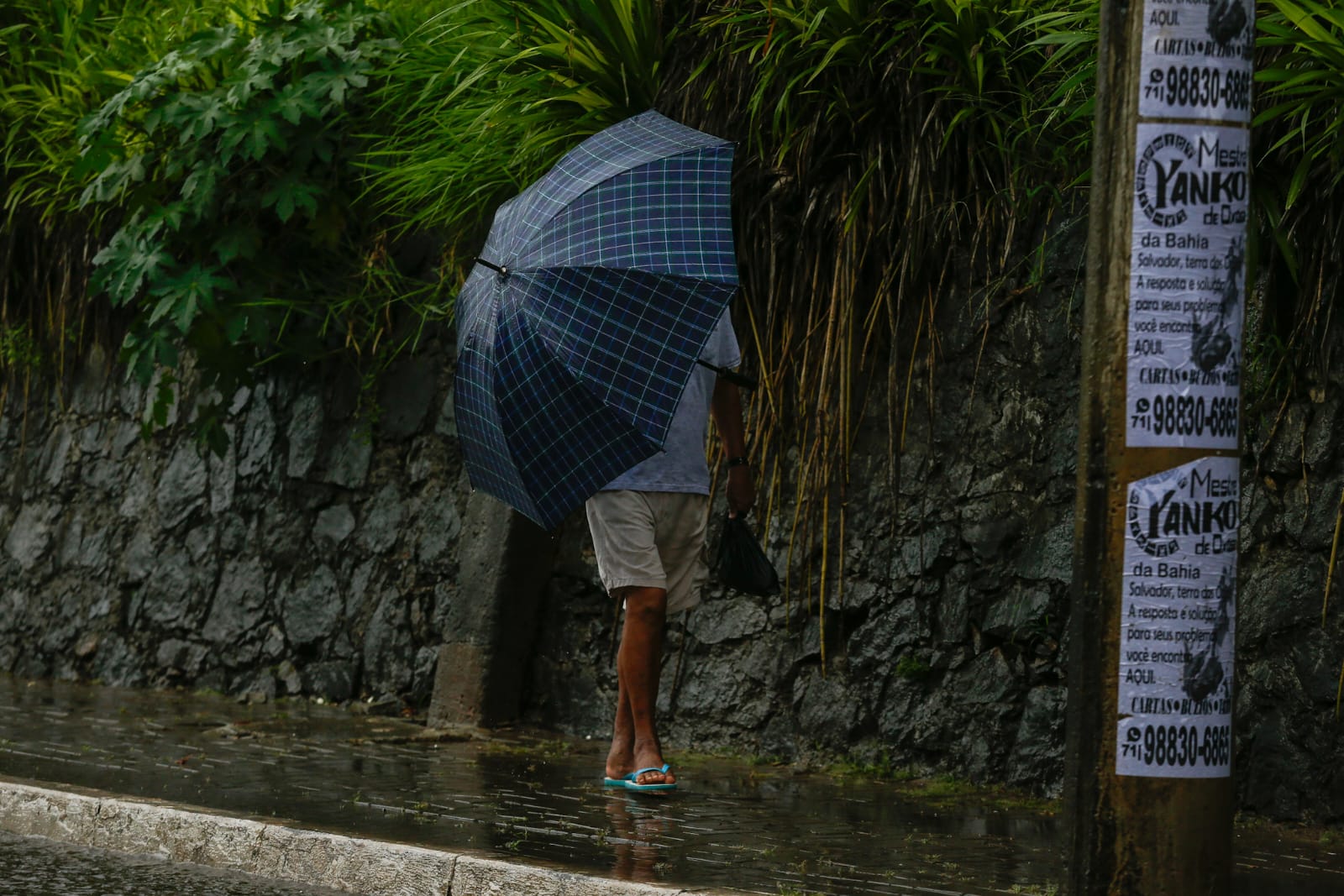 Dia de chuva em Salvador por Arisson Marinho/CORREIO