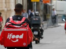 Imagem - Justiça do Trabalho multa iFood em R$ 10 milhões e reconhece vínculo com entregadores