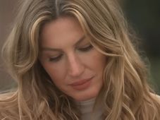 Imagem - Grávida, Gisele Bündchen fala sobre morte da mãe, vítima de câncer: 'Faz muita falta'