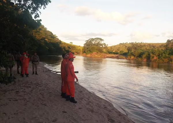 Bombeiros buscam rapaz desaparecido em rio