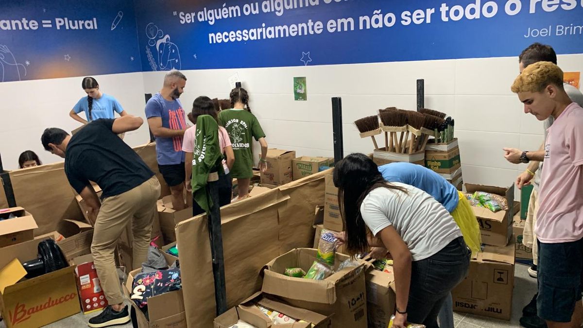 Equipes arrecadaram alimentos e outros itens para doação